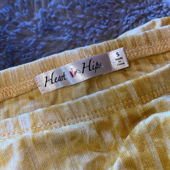 Gold Off-Shoulder Tie-Dye Crop Top 🌞 - Picture 4 of 4